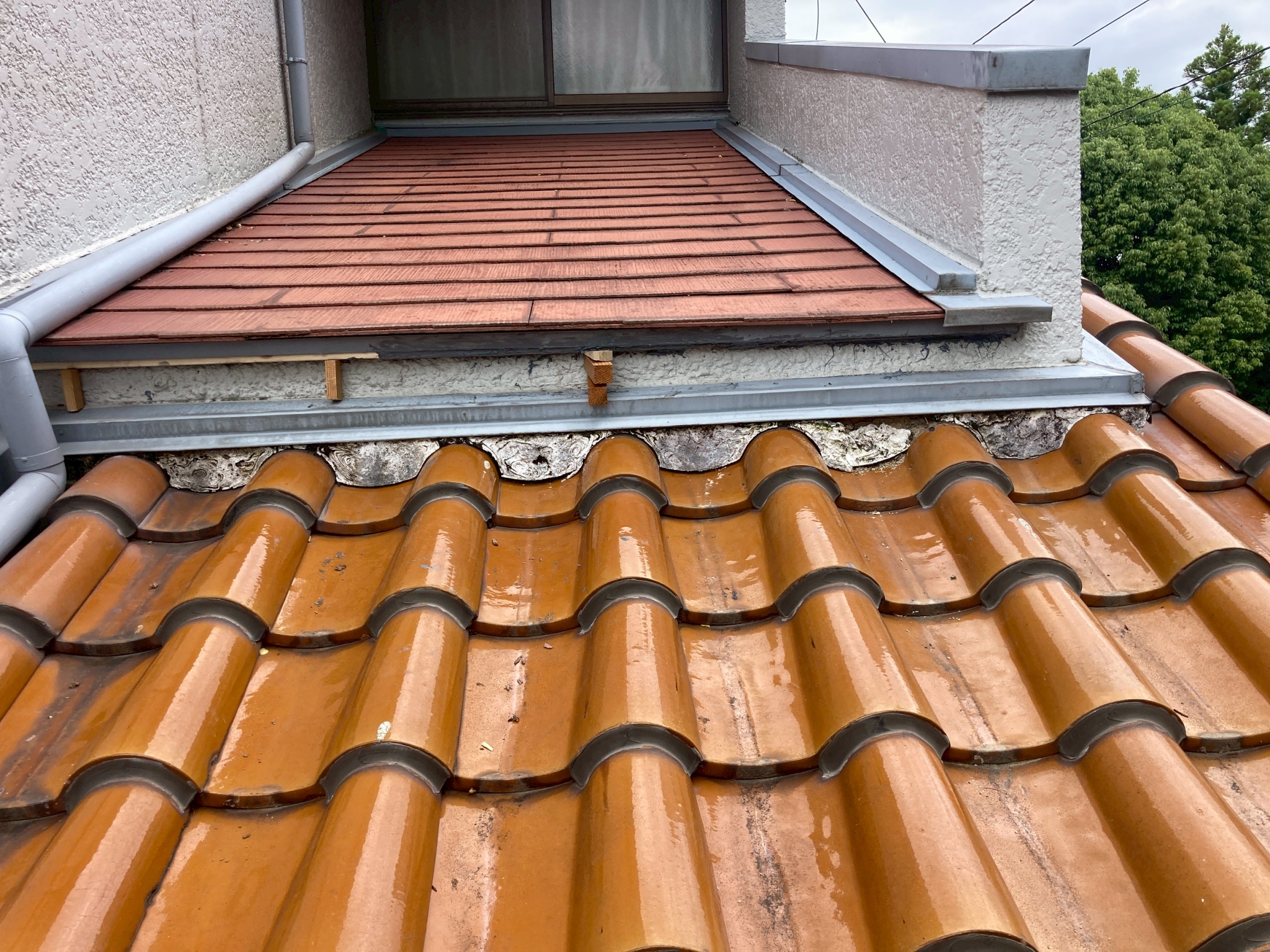 屋根と壁の取り合い部分